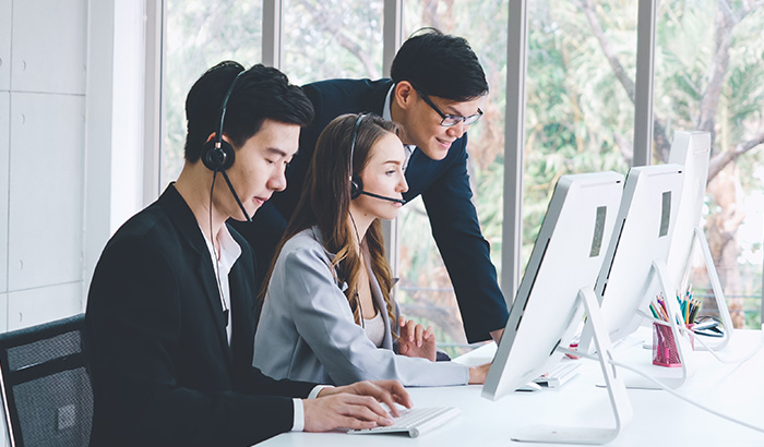 Virtual Contact Center vs. Traditional Call Center: Which is Right for Your Business?